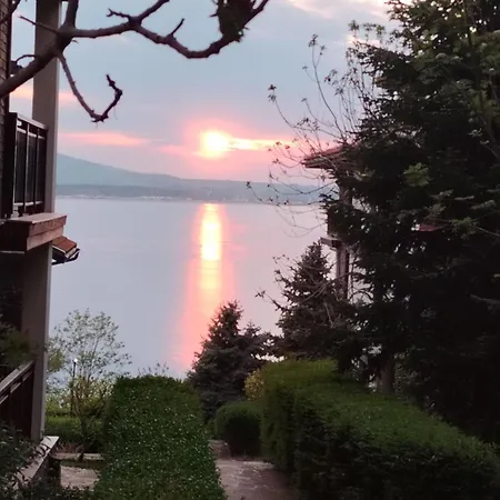 санта марина-сладка къща شقة